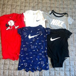 Nike onesies size 9 months